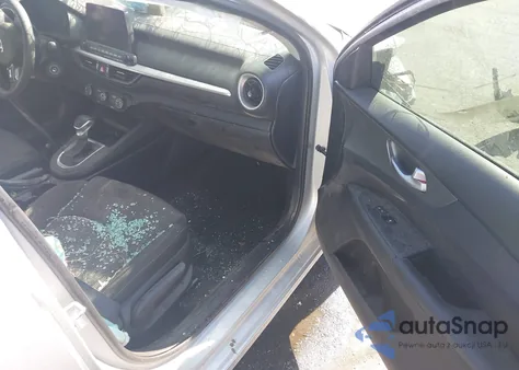 2021 Kia Forte Lxs z USA, uszkodzony, nr VIN 3KPF24ADXME265888